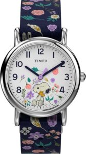 Timex Weekender Zegarek kwarcowy 31 mm z białą tarczą i niebieskim paskiem w kwiecisty wzór TW2V45900