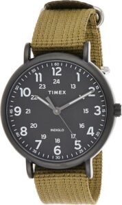 Timex Zegarek Weekender 43mm kwarcowy z czarną tarczą na oliwkowym pasku TW2U68200