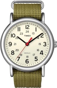 Timex Weekender 38 mm kremowa tarcza i oliwkowy zielony pasek zegarek kwarcowy
